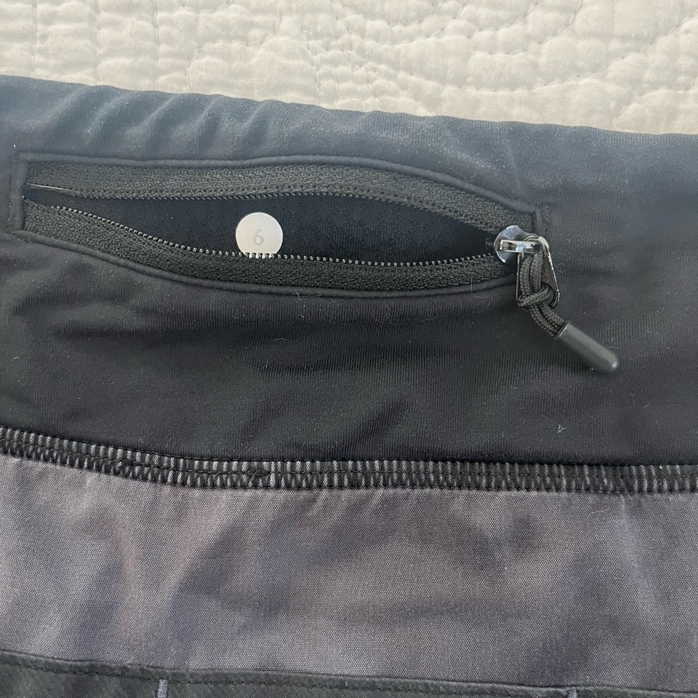 lululemon Speed Up Short - Low rise 2.5”. Black/Grey tie dye. Size 6. - Picture 2 of 3